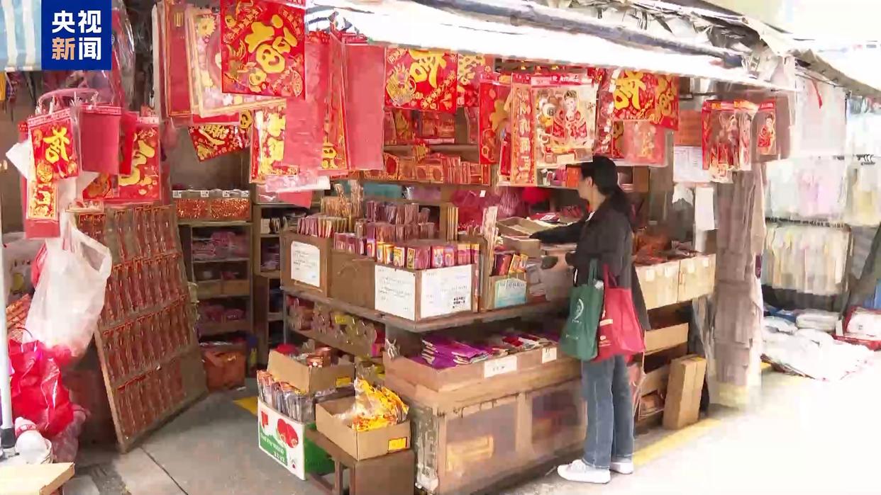 张灯结彩迎新春 澳门大街小巷年味浓